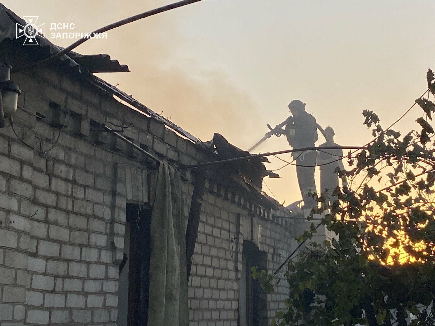 У Запоріжжі завершено рятувальні роботи на місці ворожих влучань: відомо про щонайменше 25 постраждалих, – ДСНС