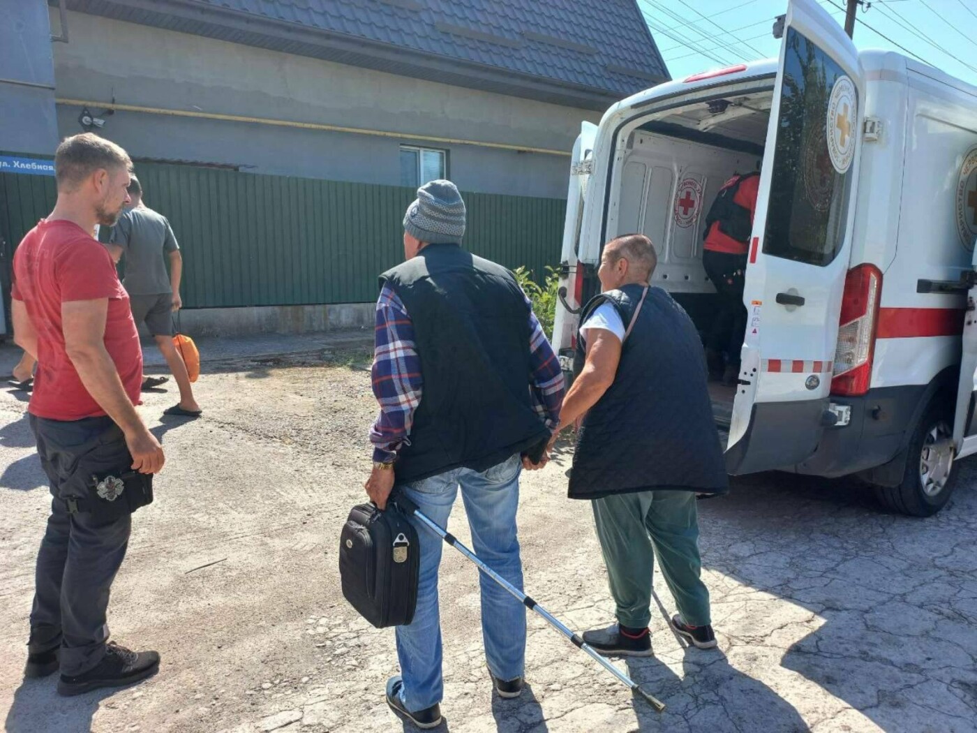 На Гуляйпільщині з прифронтового села евакуювали літнє подружжя