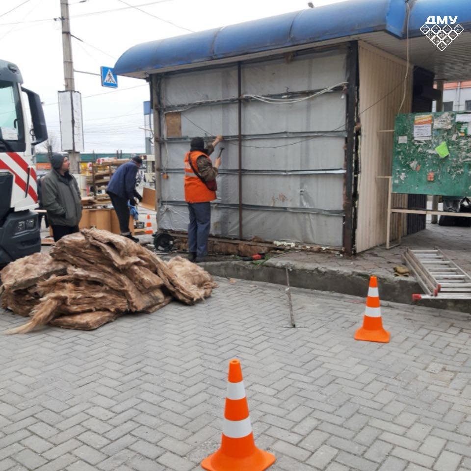 У Запоріжжі примусово демонтували незаконний кіоск