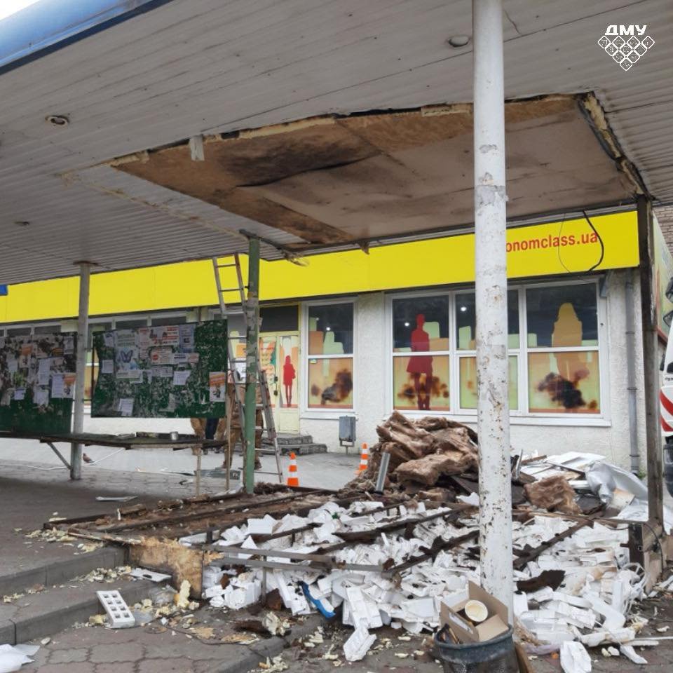 У Запоріжжі примусово демонтували незаконний кіоск