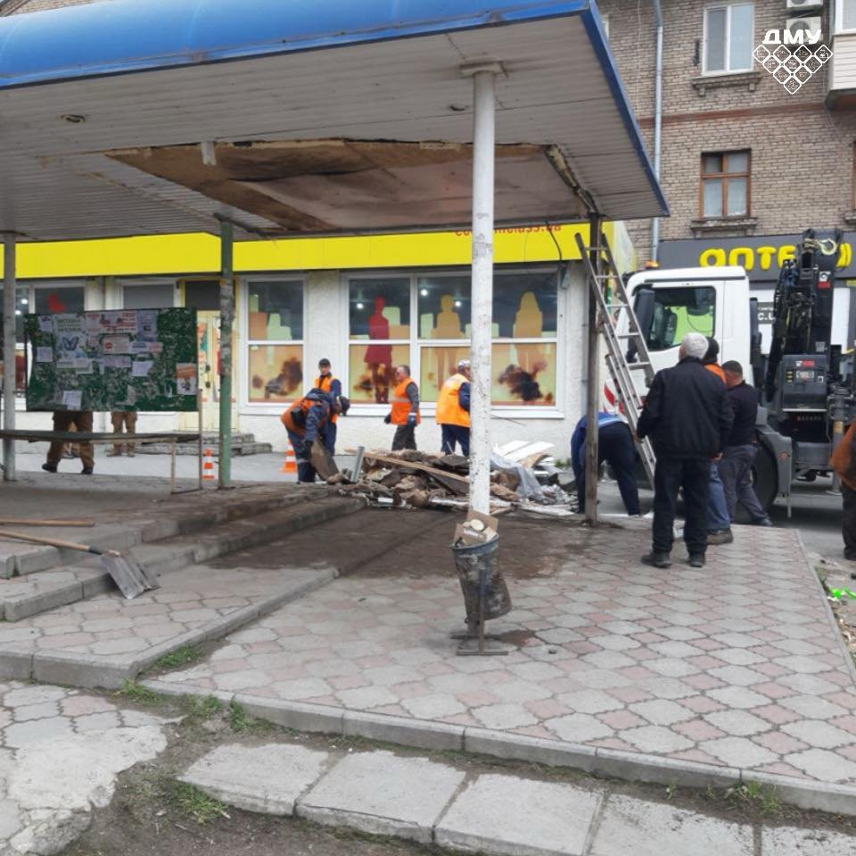 У Запоріжжі примусово демонтували незаконний кіоск