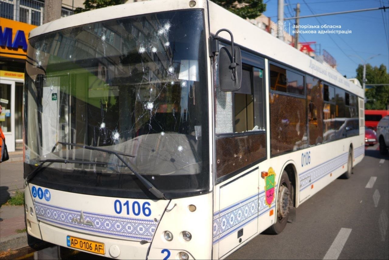 Внаслідок атаки по автобусу у Запоріжжі постраждали двоє дітей і пʼятеро дорослих