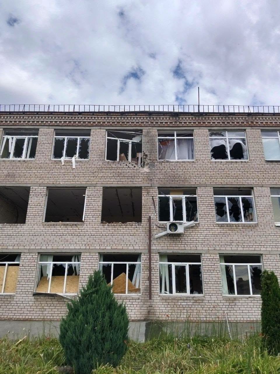 Ворог вдарив по громаді у Запорізькому районі: поранено жінку, виникли перебої зі світлом та інтернетом