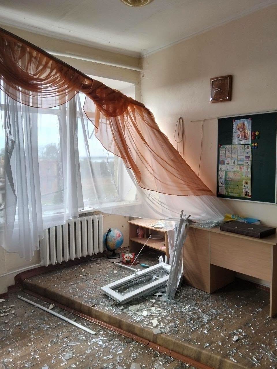 Ворог вдарив по громаді у Запорізькому районі: поранено жінку, виникли перебої зі світлом та інтернетом