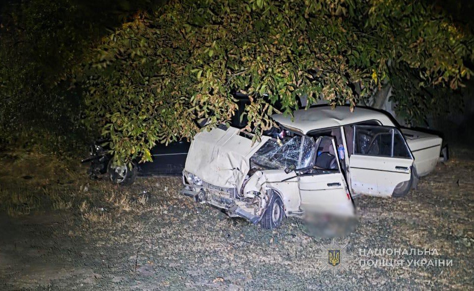 У Запоріжжі сталася смертельна ДТП: легкове авто врізалося у тролейбус