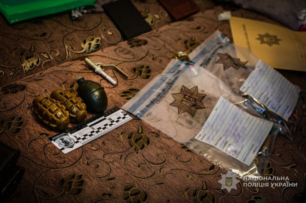 У Запоріжжі затримали чоловіка, який погрожував дружині гранатою