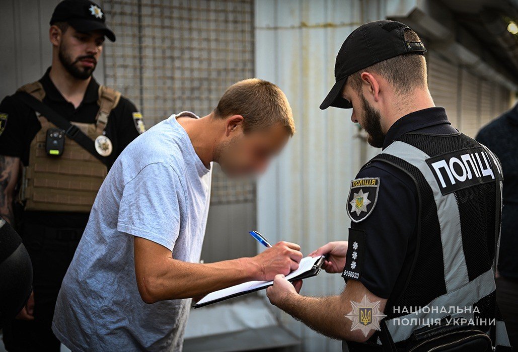 У Запоріжжі затримали вуличного грабіжника, який напав на 20-річну дівчину