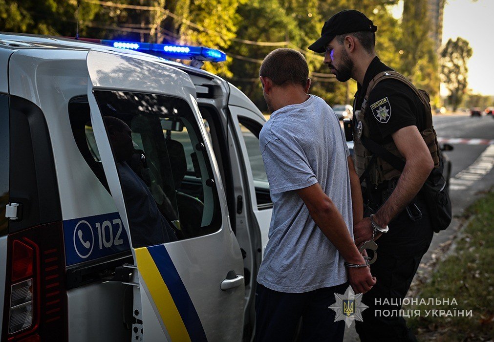 У Запоріжжі затримали вуличного грабіжника, який напав на 20-річну дівчину