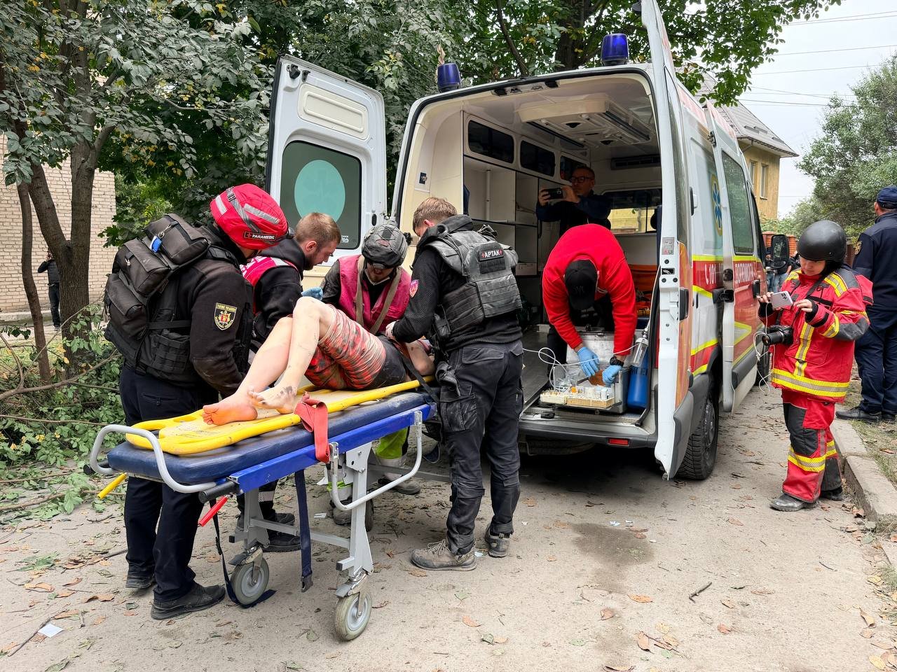 У Запоріжжі з-під завалів врятували 22-річну жінку