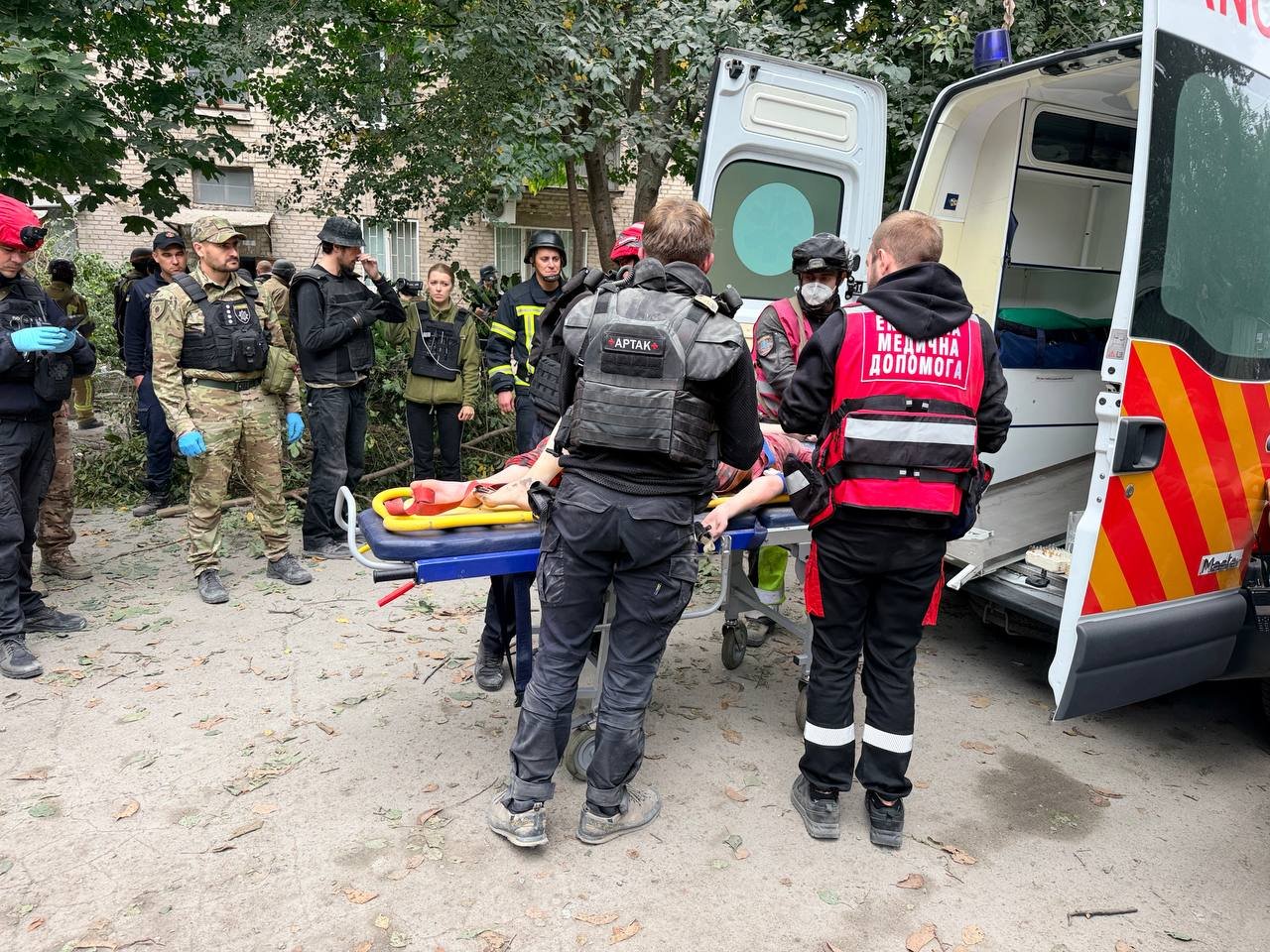 У Запоріжжі з-під завалів врятували 22-річну жінку