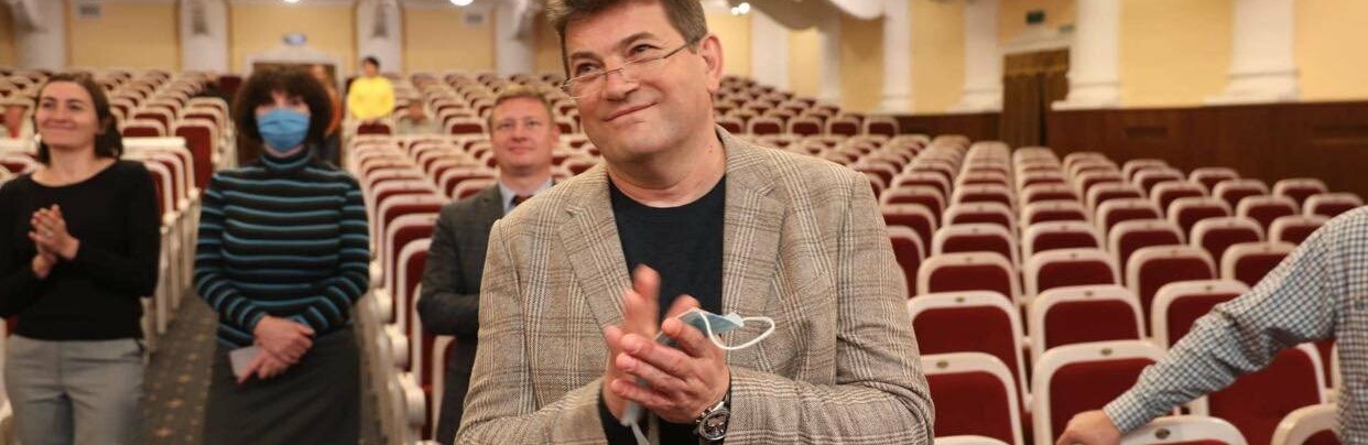 Великолепная шестерка: кто помогает и раздает советы запорожскому мэру