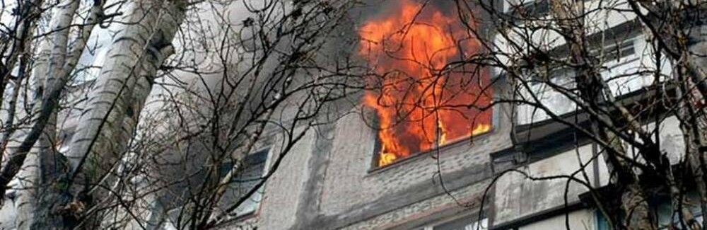 В Запорожье 9 спасателей тушили пожар в многоэтажном доме