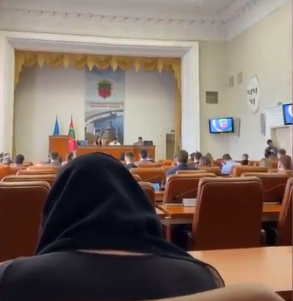 «Журналистам нельзя, всем другим можно»: в большом зале мэрии Запорожья заседает молодежный совет, - ВИДЕО