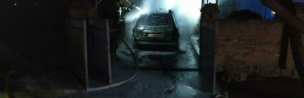 В Запорожской области сгорел автомобиль главы ОТГ: сельский глава подозревает поджог