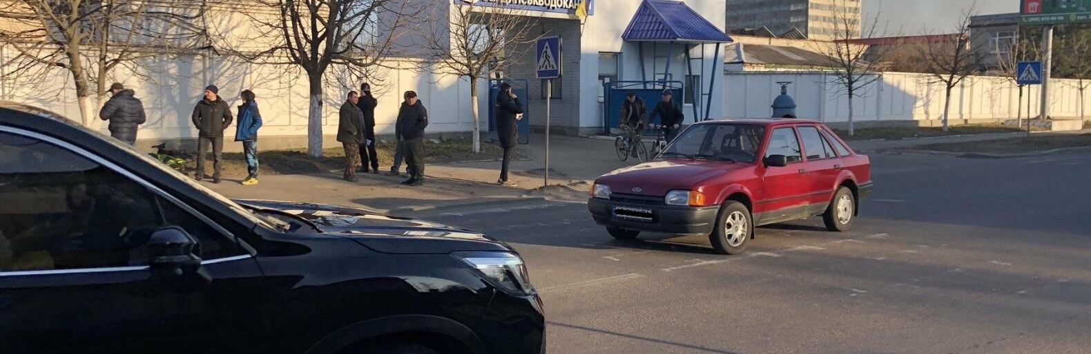 В Бердянске автомобиль сбил 12-летнюю девочку возле пешеходного перехода