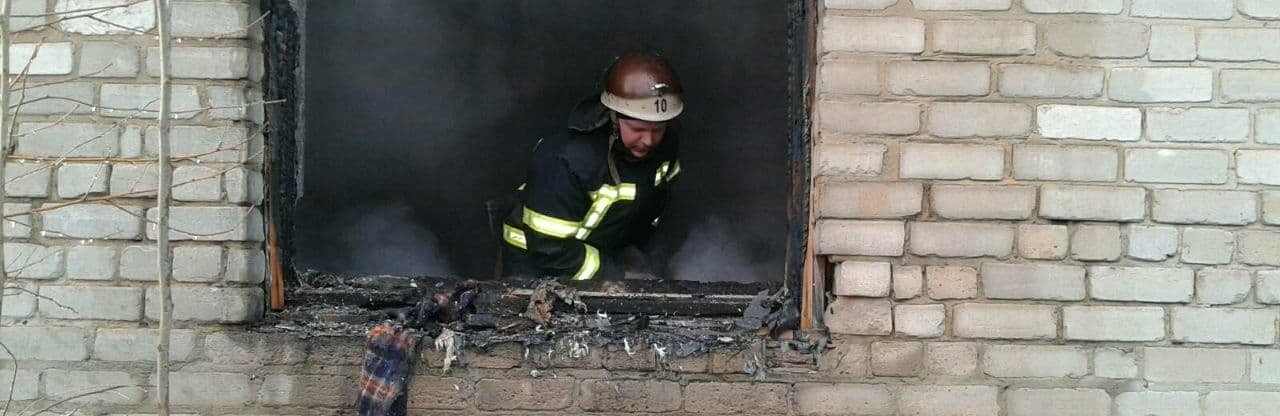 В Запорожской области соседи спасли женщину с инвалидностью из горящего дома