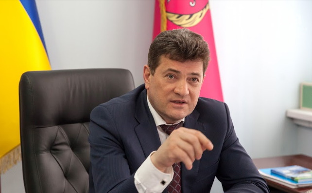 Мэр Запорожья опубликовал свежую декларацию: зарплата снизилась, сбережения в банках возросли