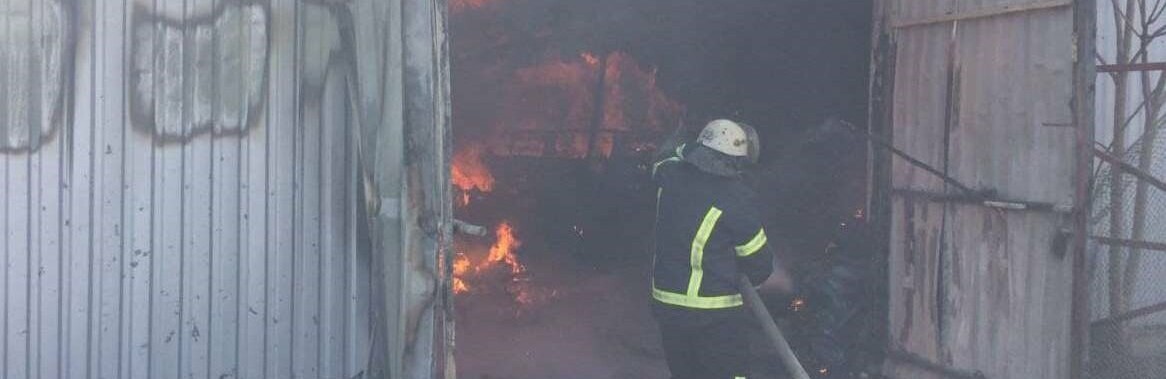 Запорожские спасатели несколько часов тушили крупный пожар в курортном городе, - ФОТО