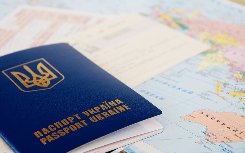 Запорожцы оформили почти 15 тысяч загранпаспортов с начала года