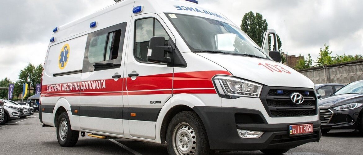 В Запорожье мужчина ударил себя ножом в живот и выпрыгнул из окна многоэтажки