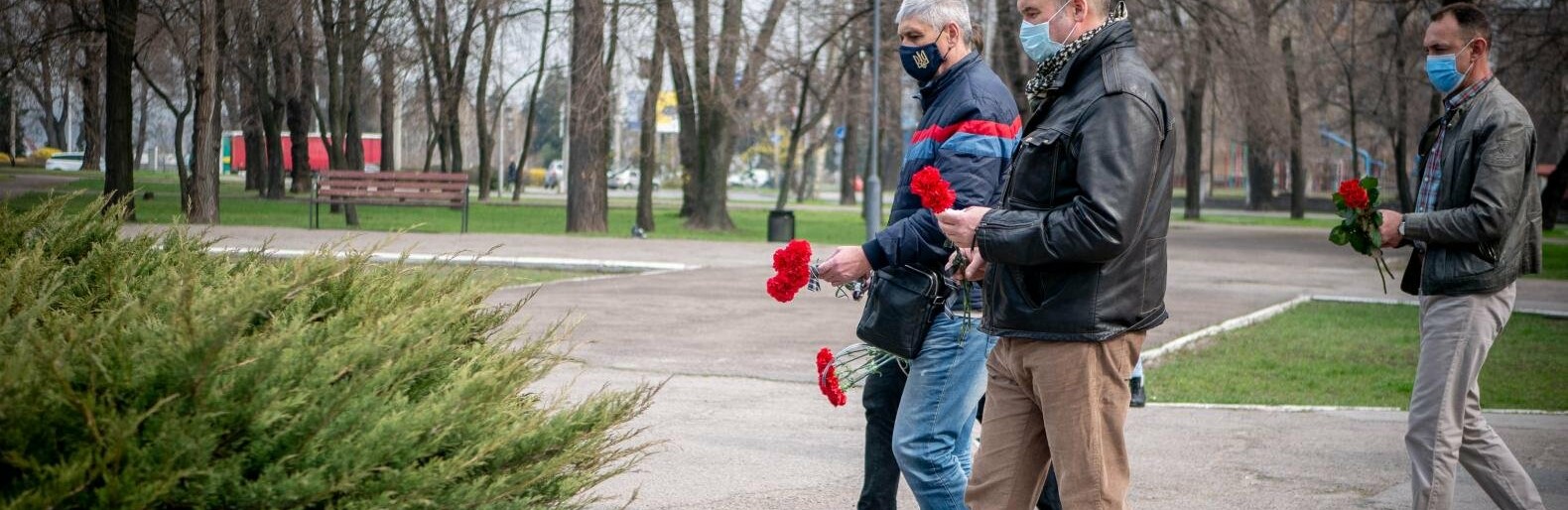 Годовщина АТО: запорожцы почтили память погибших бойцов, - ФОТОРЕПОРТАЖ 