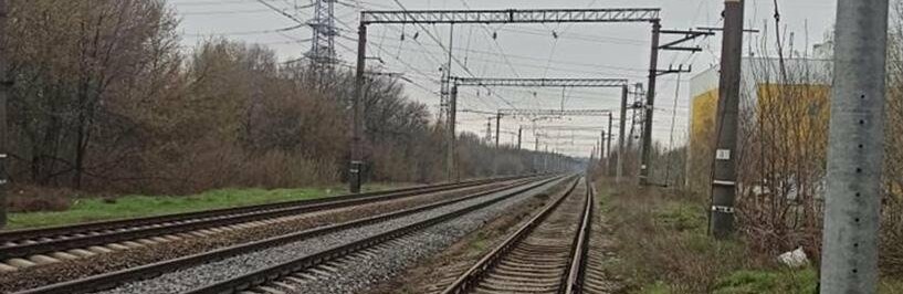 На железнодорожных путях возле станции 