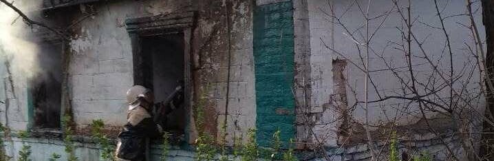 В селе под Бердянском пожар охватил крышу частного дома