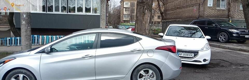 За день возле запорожских рынков оштрафовали 65 водителей за нарушение правил парковки 