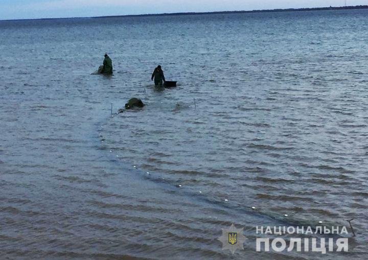 Водная полиция выявила браконьера, который ловил креветку в Утлюкском лимане