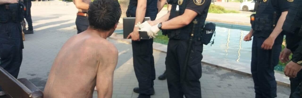 В Запорожье на бульваре Шевченко мужчина подрался с выпускником, - ФОТО