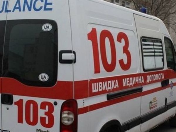 В Запорожской области “скорая” госпитализировала 10-летнего мальчика, упавшего животом на штырь