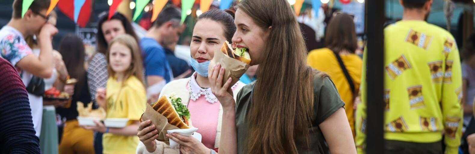 Очереди за бургерами, мидиями и шаурмой: в Запорожье с аншлагом проходит фестиваль уличной еды, - ФОТОРЕПОРТАЖ