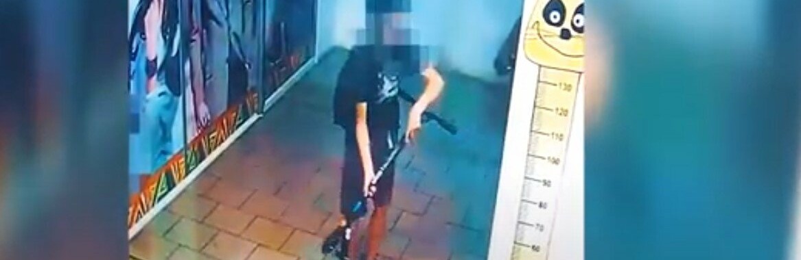 В Запорожье 13-летний подросток украл из магазина самокаты - его нашли благодаря видеозаписи 