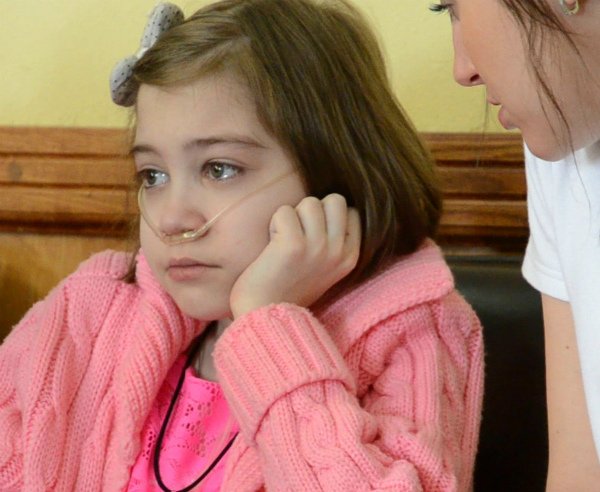 В Запорожье умерла 13-летняя девочка, не дождавшись лекарств от чиновников (фото) - фото 1