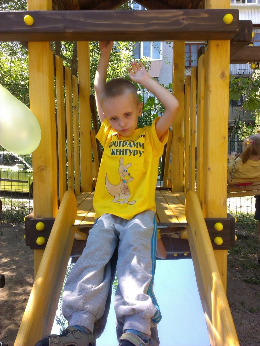 Запорожский меценат помог оборудовать детскую площадку для особенных детей (фото) - фото 1