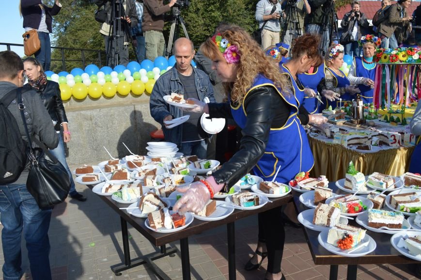 Как запорожцы праздничный торт ели – фото, видео, фото-2 Как запорожцы праздничный торт ели – фото, видео, фото-2