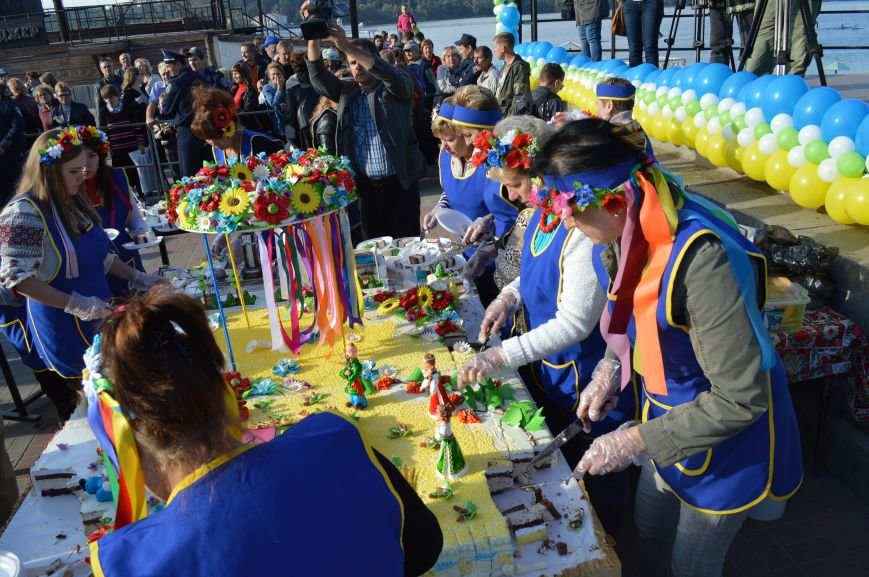 Как запорожцы праздничный торт ели – фото, видео, фото-1 Как запорожцы праздничный торт ели – фото, видео, фото-1