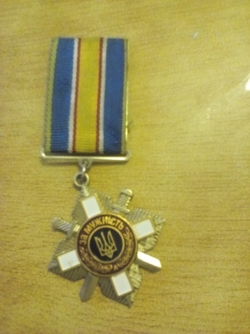 В Запорожье посреди улицы нашли орден "За мужество", в соц..., фото-1 В Запорожье посреди улицы нашли орден "За мужество", в соцсетях ищут владельца, - ФОТО, фото-1